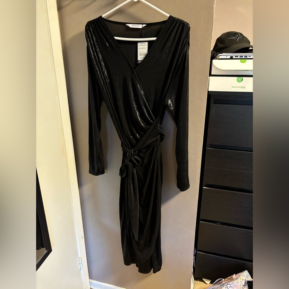 Confidence Wrap Midi Dress Black Metallic